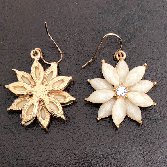 Flower earrings. NWOT - Picture 3 of 7